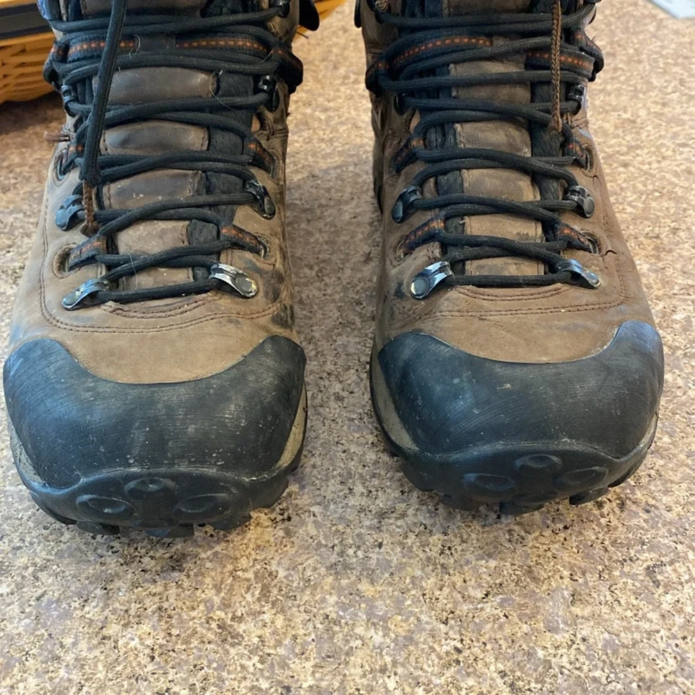 Merrell Hiking Boots Very Worn With A Lot of FLAWS Leather (Unsure of Size)AS-IS